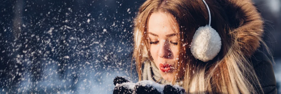 Woman enjoying herself in the winter snow